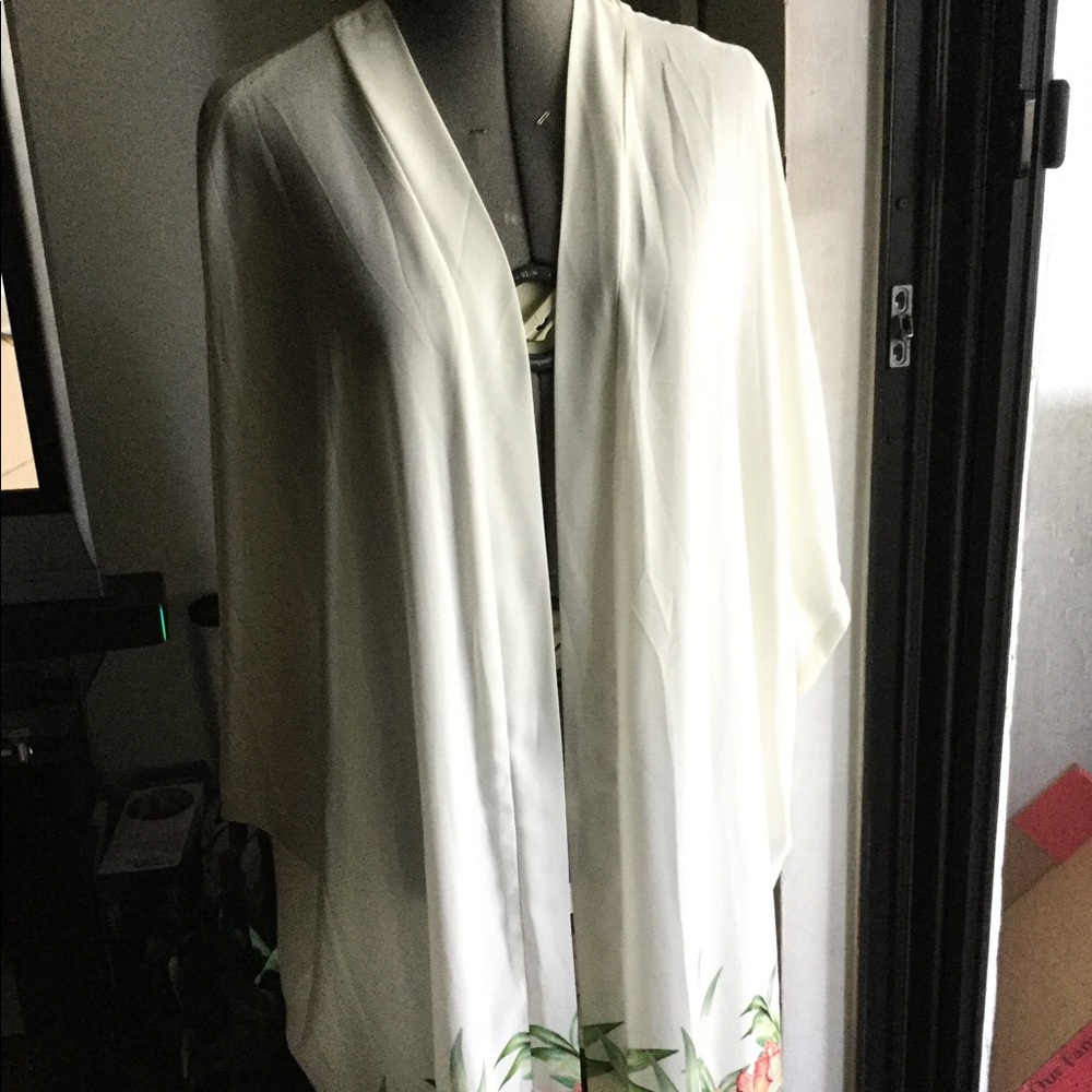 Cacique Floral Domain Sleeve Lightweight Robe